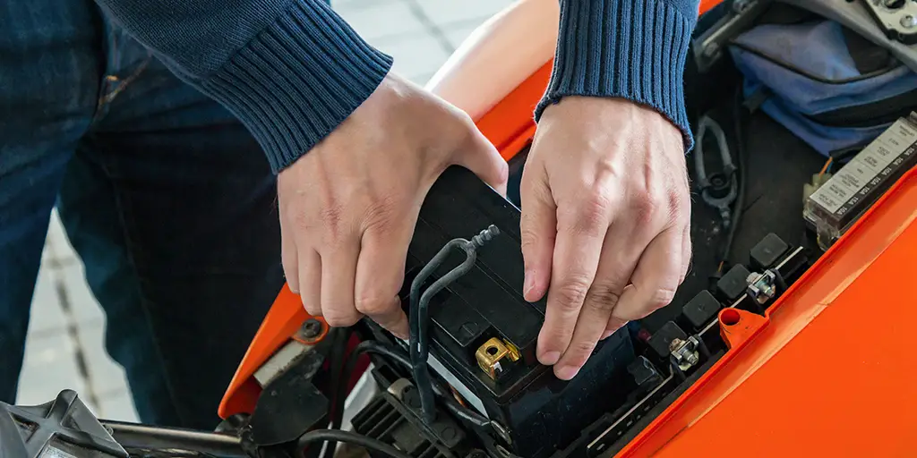 How Do You Install A Battery On A Harley Davidson